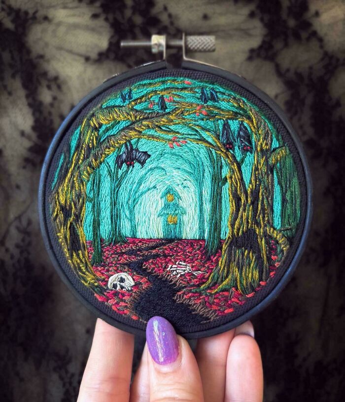 Spooky Hoop That’ll Give You the Creeps