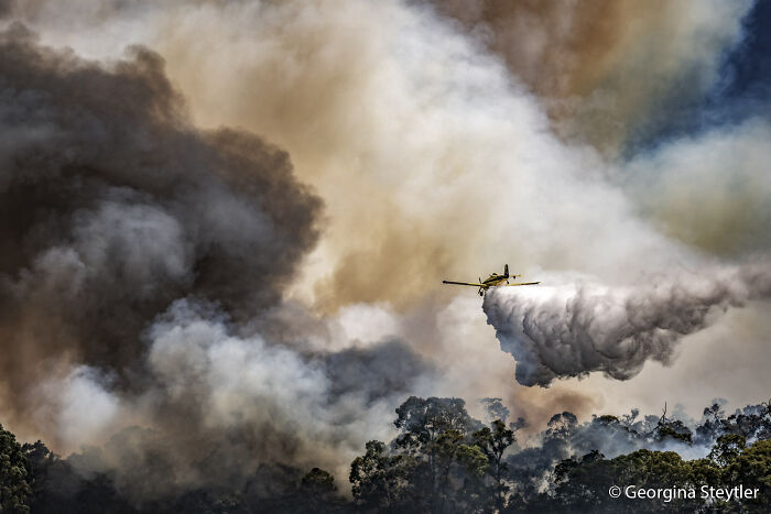 Water Bomber Vs. Bushfire: Epic Air Show