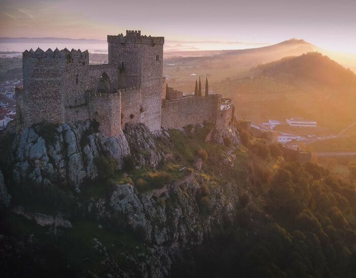 The Castle That Was Literally Built To Be Impossible To Attack