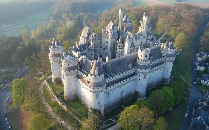 Château De Pierrefonds, France: Castle with Serious Style