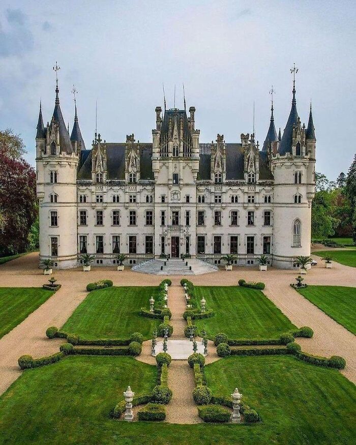 Château De Challain, France: Castle and Serenity in One