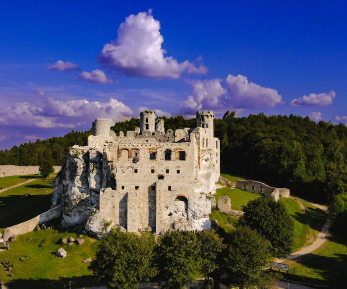 Ruins Of Ogrodzieniec Castle, Poland: Epic Castle Ruins for the Win