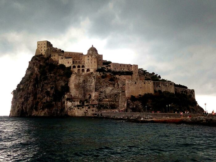 Castello Aragonese, Italy: Island Castle Perfection
