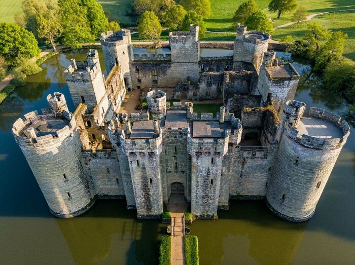 Bodiam Castle, England: Moats, Towers, and All That Jazz