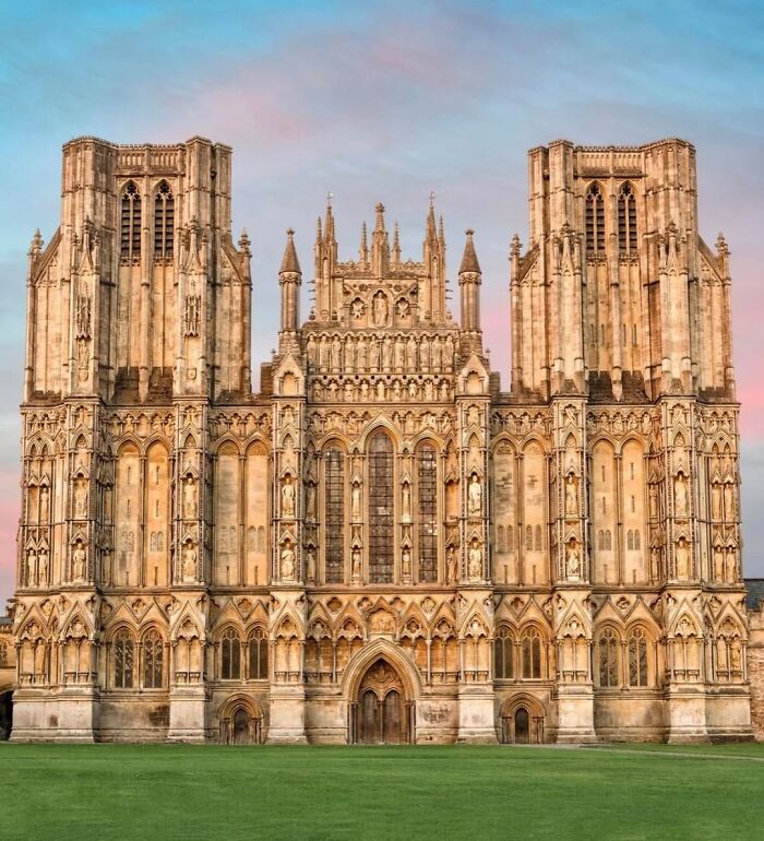 The 30 Wildest Old Buildings You Have to See (Because History Is Nuts)