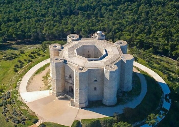 The 30 Wildest Old Buildings You Have to See (Because History Is Nuts)