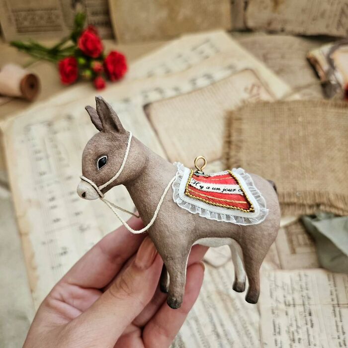 Wait, She Makes These Amazing Sculptures From COTTON?!