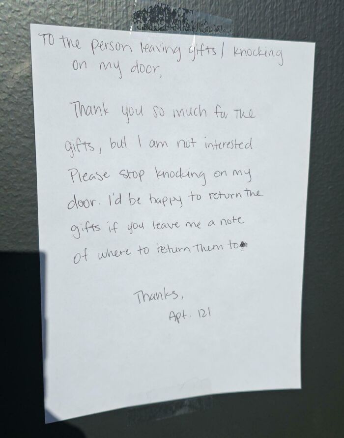 Neighbor’s Response To Their Secret Admirer? Hilarious Rejection Note