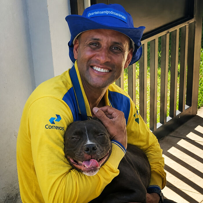 Meet the Mailman Dogs Actually Cheer For (Yep, It’s a Thing!)