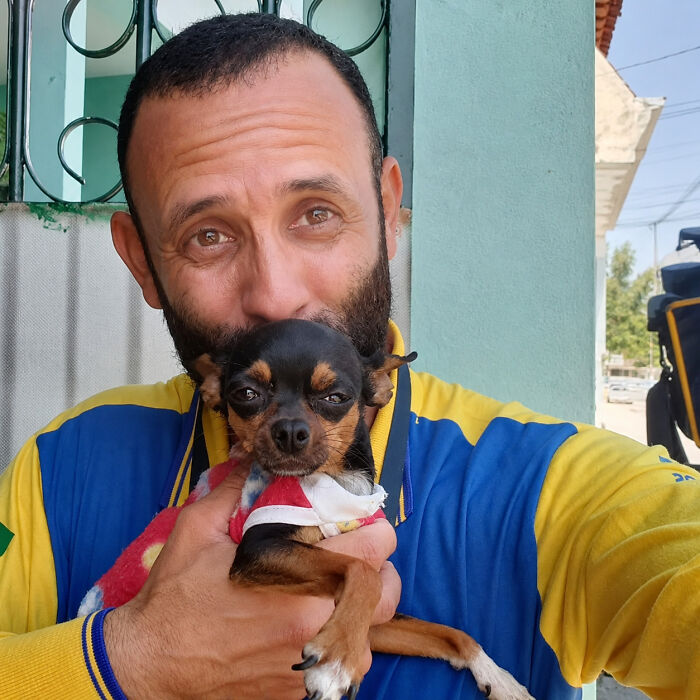 Meet the Mailman Dogs Actually Cheer For (Yep, It’s a Thing!)
