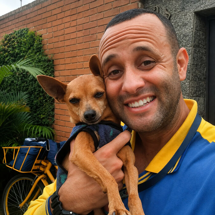 Meet the Mailman Dogs Actually Cheer For (Yep, It’s a Thing!)