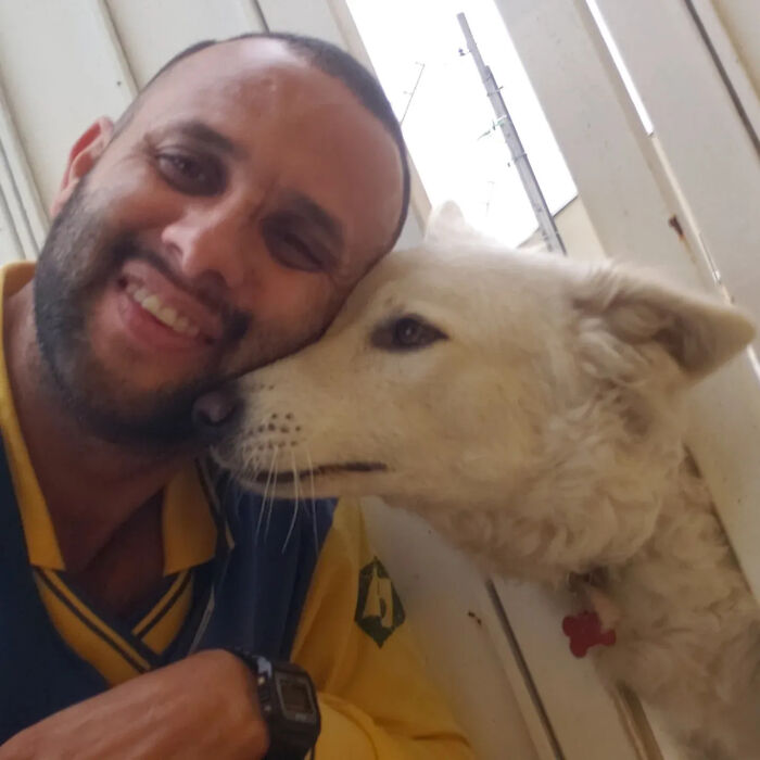 Meet the Mailman Dogs Actually Cheer For (Yep, It’s a Thing!)