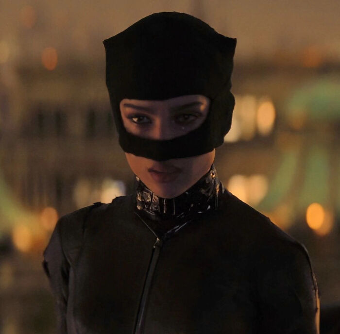 In The Batman (2022), Catwoman’s Mask Only Covers Her Nostrils. Not The Rest. Weird, Right?