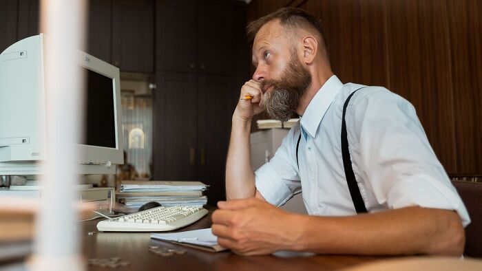 Boss Has Visible Boogers, I Told Him for Weeks, Then Didn’t—He Got Mad