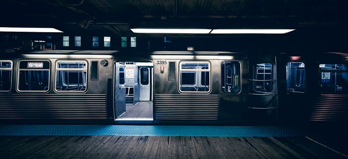 Wait, People Saw WHAT in Public?! 35 Wild Stories You Won’t Believe