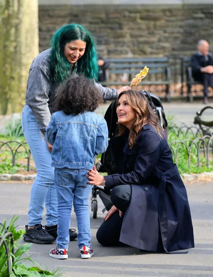 Lost Kid Thought Mariska Hargitay Was Real Cop. Show Stopped to Help!