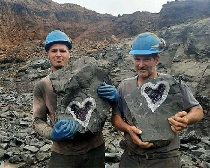 Heart-Shaped Crystal Found Inside Amethyst Geode!