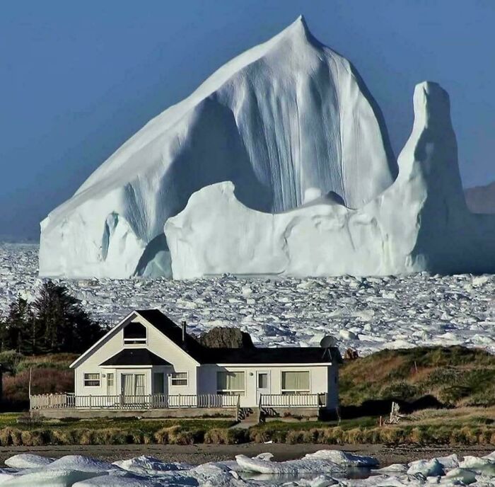 150-Foot Iceberg Just Chillin' By A Newfoundland Town—What The Heebie?