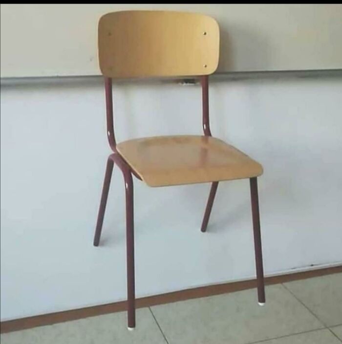 This Floor Pattern Makes a Chair Look Stuck in a Weird Dimension