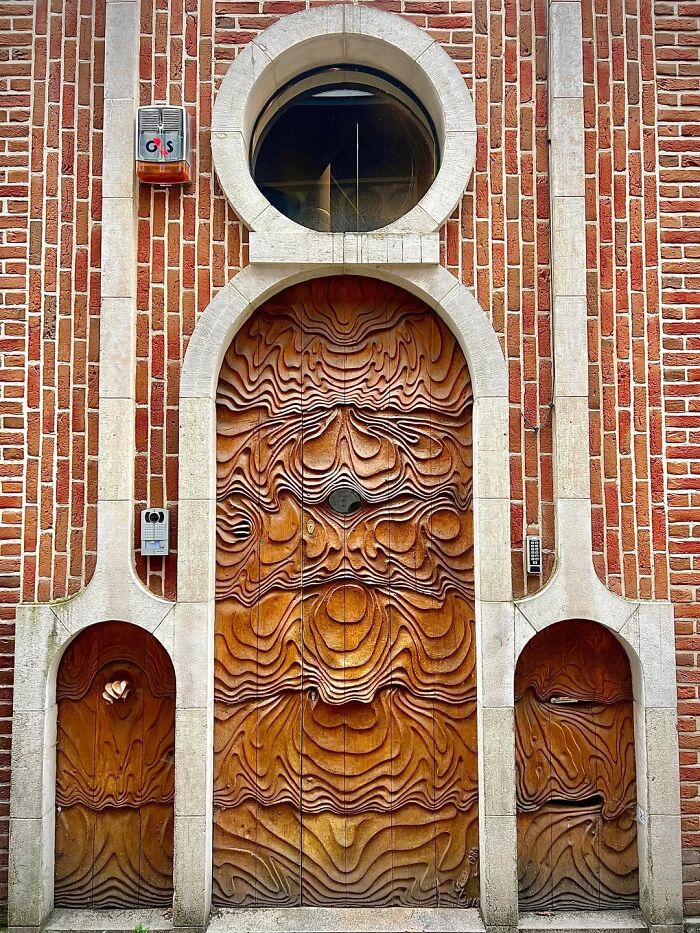 A Door in Ghent That’ll Make You Stop