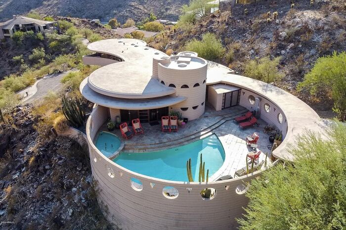 Frank Lloyd Wright’s Circular Sun House Is Futuristic Cool