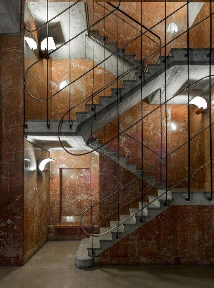 A Staircase So Elegant It’s Basically Dancing