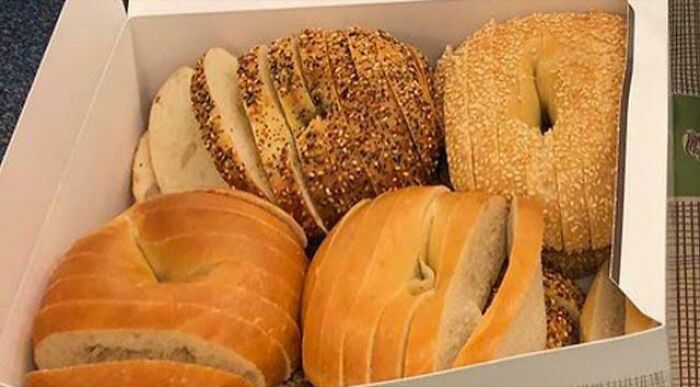 This Is How They Slice Bagels In St Louis