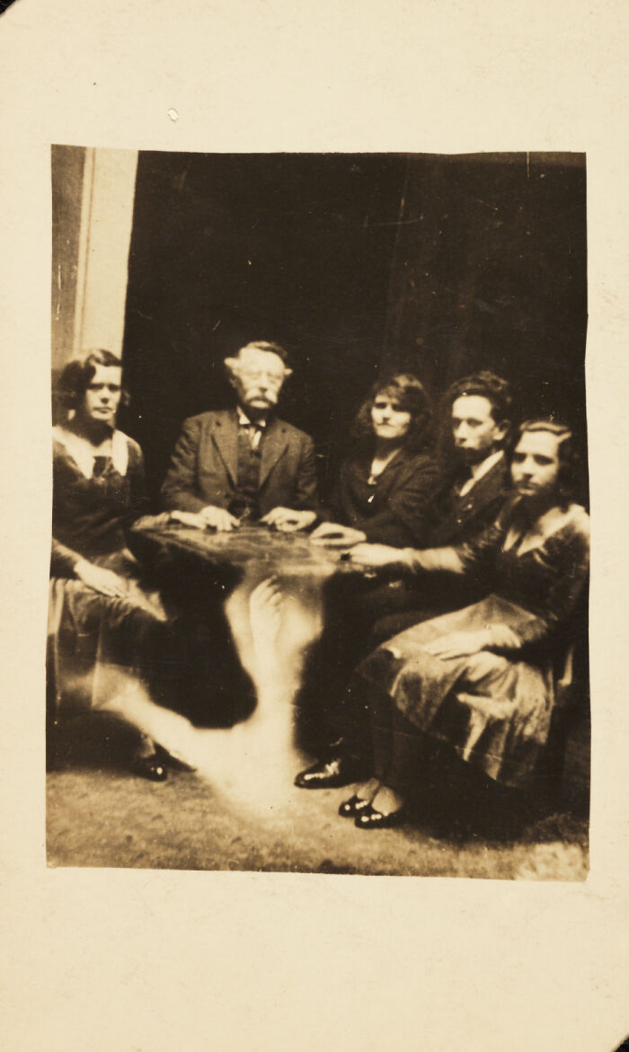 Spooky Séance, 1920