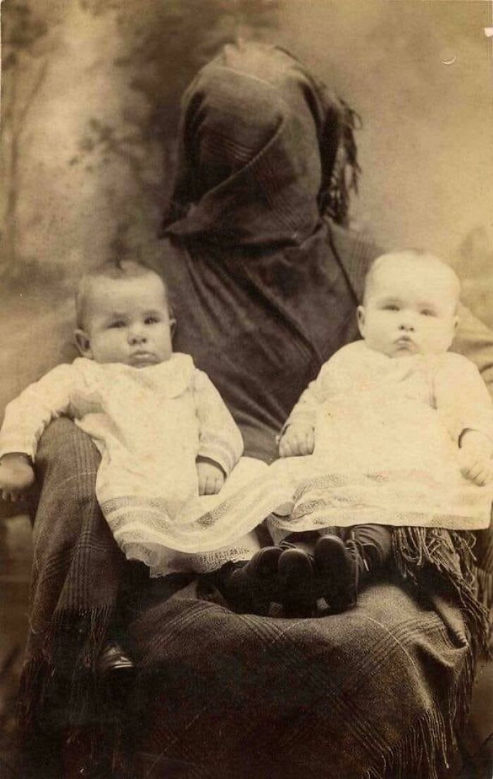 Hidden Mom: Victorian Kid-Wrangling Hack