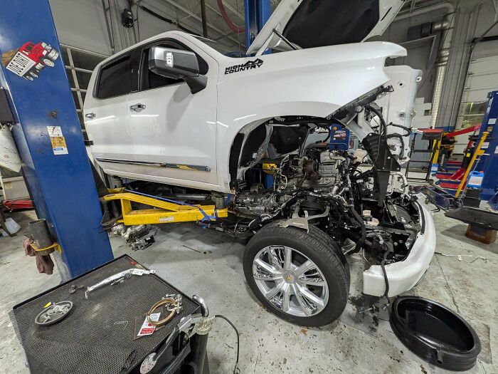 Mechanics Spill The Wildest 'Just Rolled Into The Shop' Stories That’ll Make You LOL