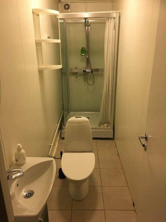 This Parisian Bathroom Is Fancy... And Confusing