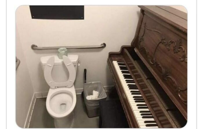 Toilet Fail That’ll Have You Shaking Your Head