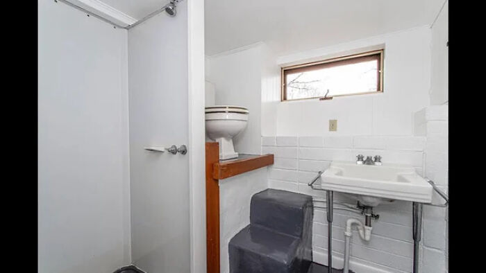 A Newly Listed Home’s Bathroom That Makes You Go Huh?