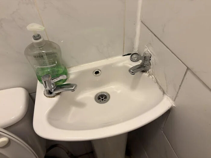 Space-Saving Basin That’s Barely There