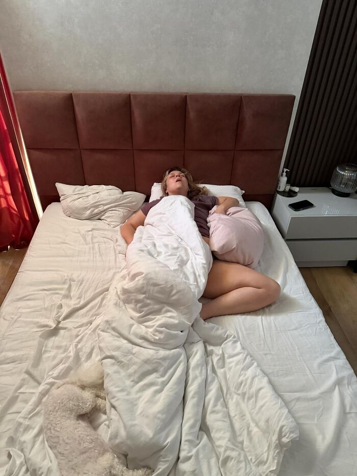 He Said: ‘I’ll Take A Pic While She’s Sleeping’... What Could Go Wrong?