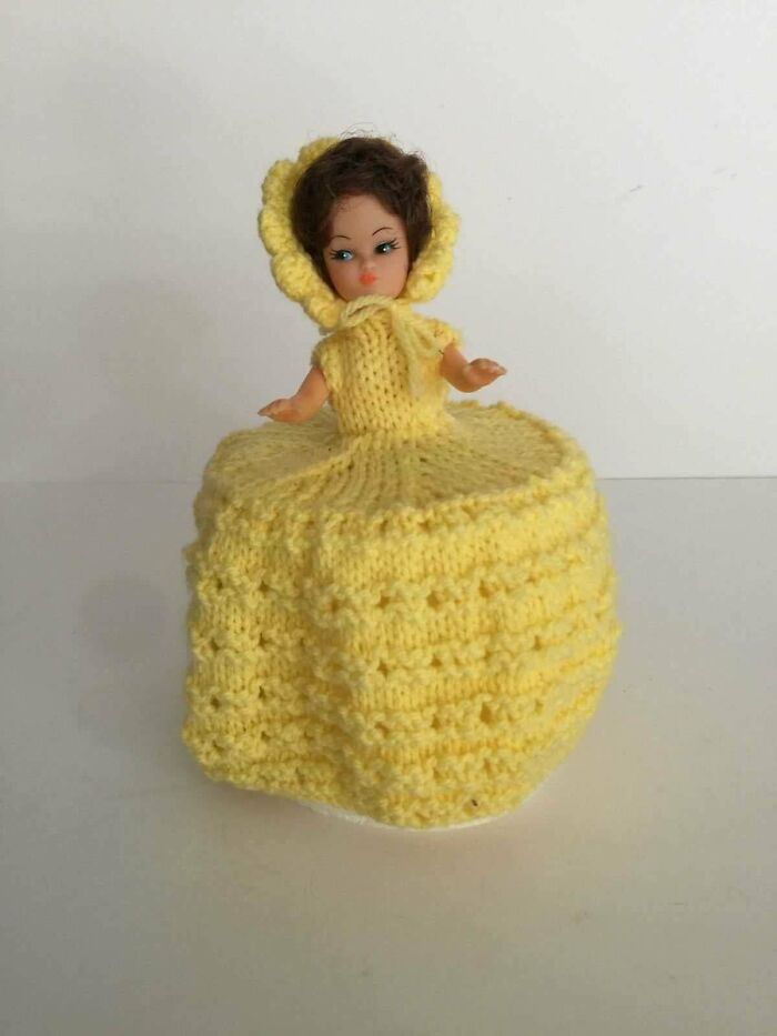 Nan’s Knitted Toilet Roll Cozy – Ultimate Classic!