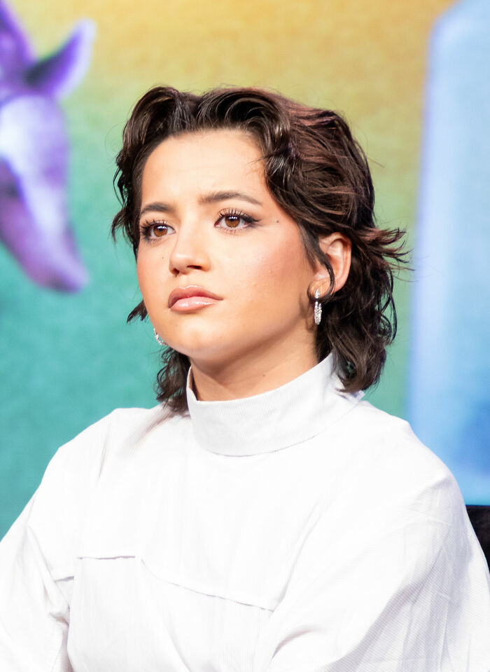 Isabela Merced: The Young Star Who Does It All (25)