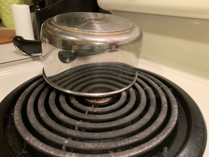 Transparent Saucepan? The Reflection Did It!