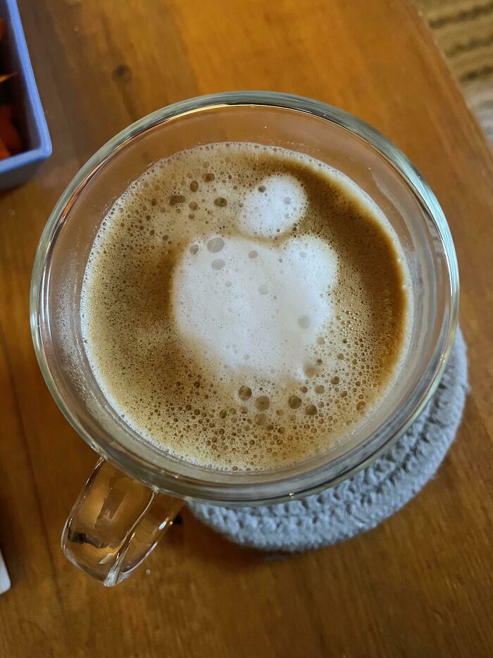 Ordinarily Amazing: Apple Logo in Cappuccino