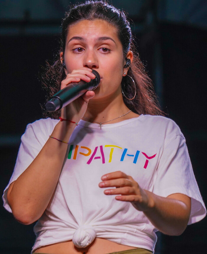 Alessia Cara: Honest Indie Star, 30