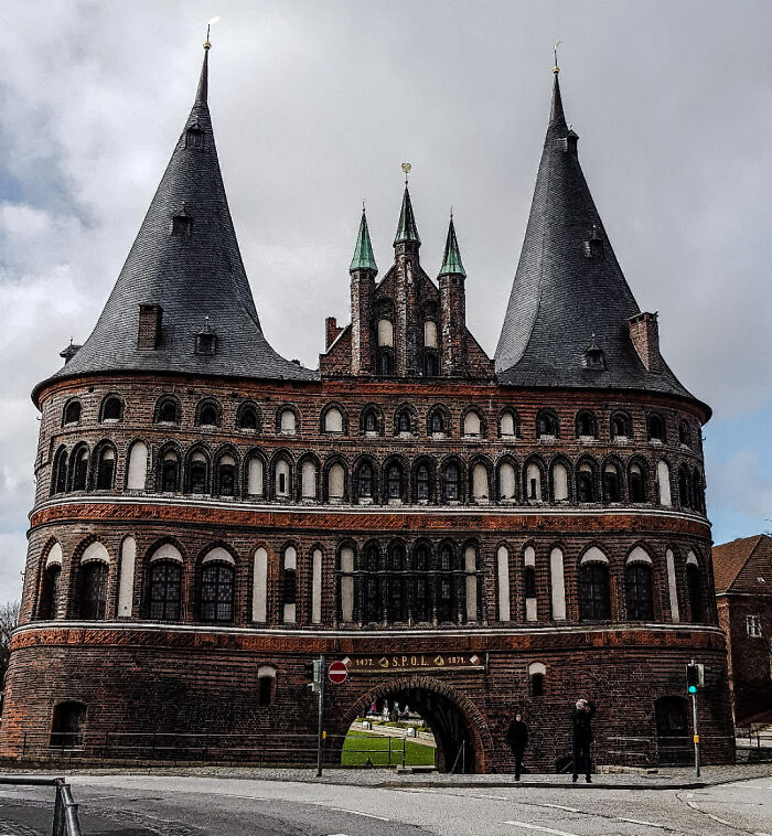 Wait, These Buildings Actually Exist?! 3 Mind-Blowing Architectural Wonders