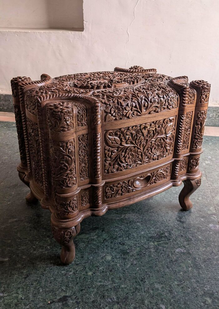 Hand-Carved Jewelry Box That’s Also A Tiny Work Of Art