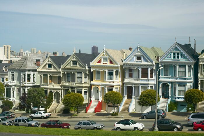 Whoa! These Are the Wildest Things People Noticed When They First Landed in the USA