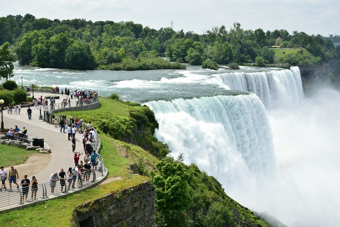 Whoa! These Are the Wildest Things People Noticed When They First Landed in the USA