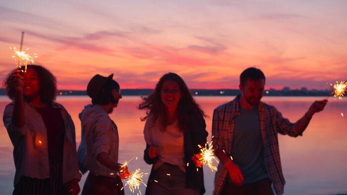 Boyfriend posts group photo but crops me out — left only with his ex. Drama alert or harmless social media goof?