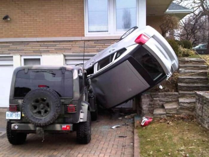 Wait, They Parked *There*?! 92 Hilariously Bad Parking Fails You’ve Gotta See