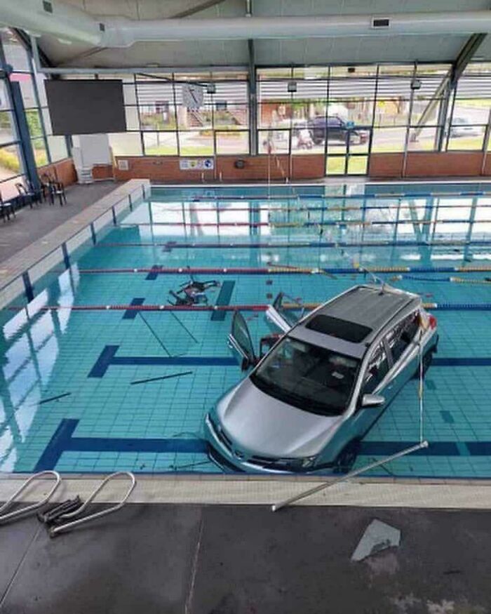 Wait, They Parked *There*?! 92 Hilariously Bad Parking Fails You’ve Gotta See