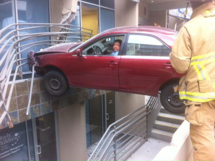 Wait, They Parked *There*?! 92 Hilariously Bad Parking Fails You’ve Gotta See