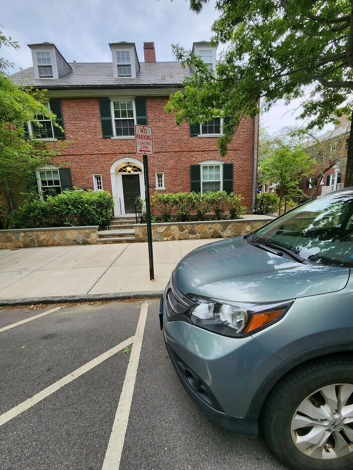 Wait, They Parked *There*?! 92 Hilariously Bad Parking Fails You’ve Gotta See