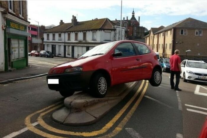 Wait, They Parked *There*?! 92 Hilariously Bad Parking Fails You’ve Gotta See